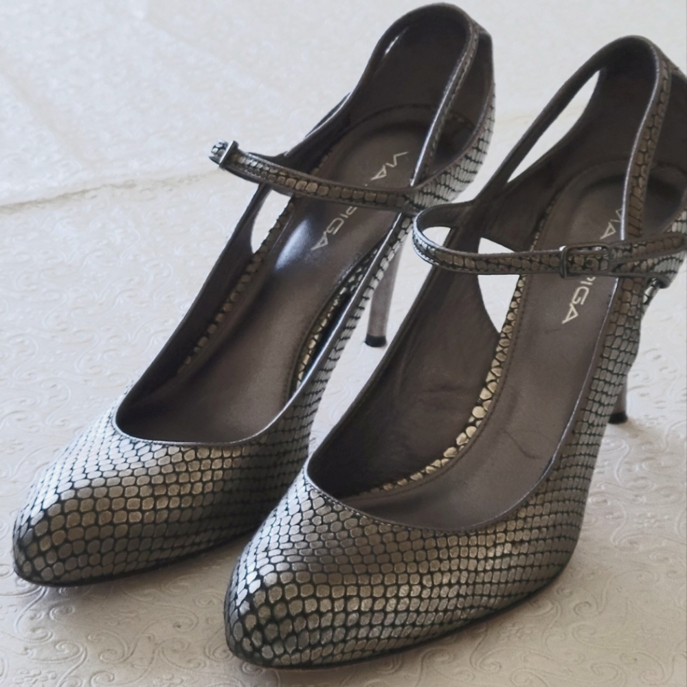 Via Spiga Womens Mary Janes Heels Metallic Leather Ankle Strap women's size 9.